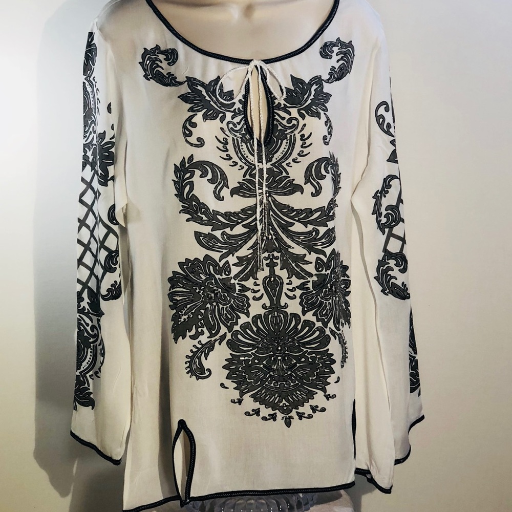 Studio X Gorgeous Tunic White Gray Beads Size M